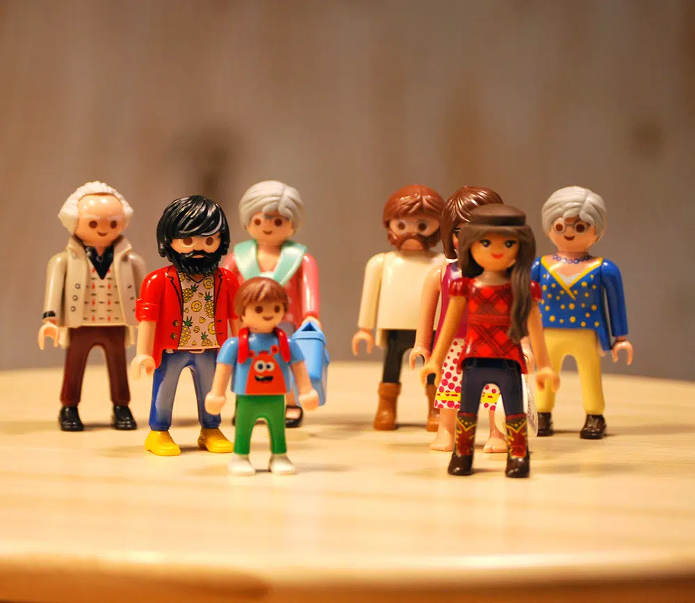 Terapia con muñecos playmobil.
